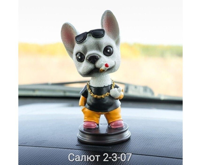 Собака на панель авто, код 6778356